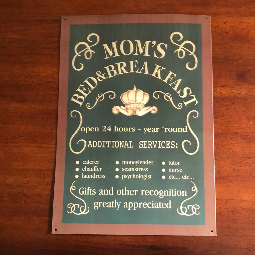 MOM’S BED & BREAKFAST Vintage Metal Sign